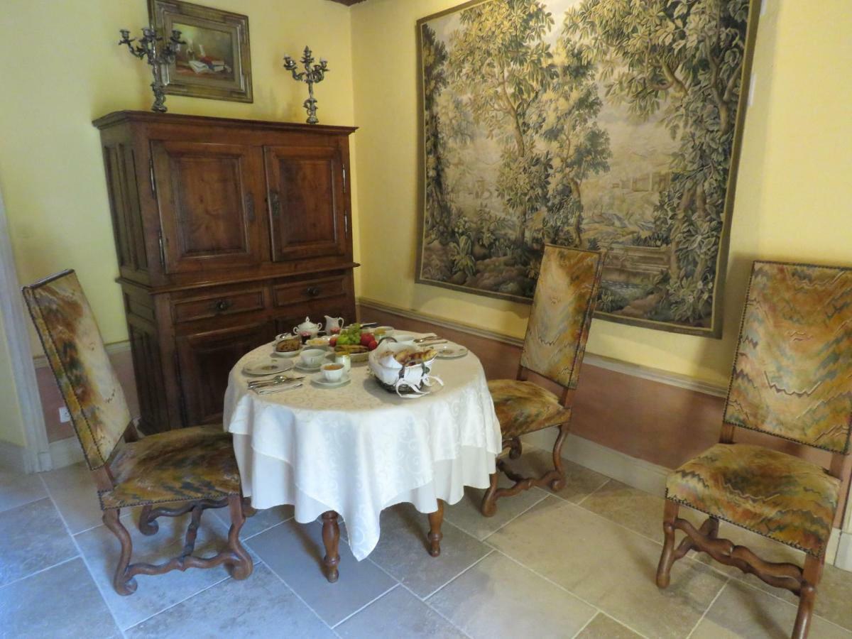 Chateau De Gaubert Bed & Breakfast Terrasson-Lavilledieu Exterior photo
